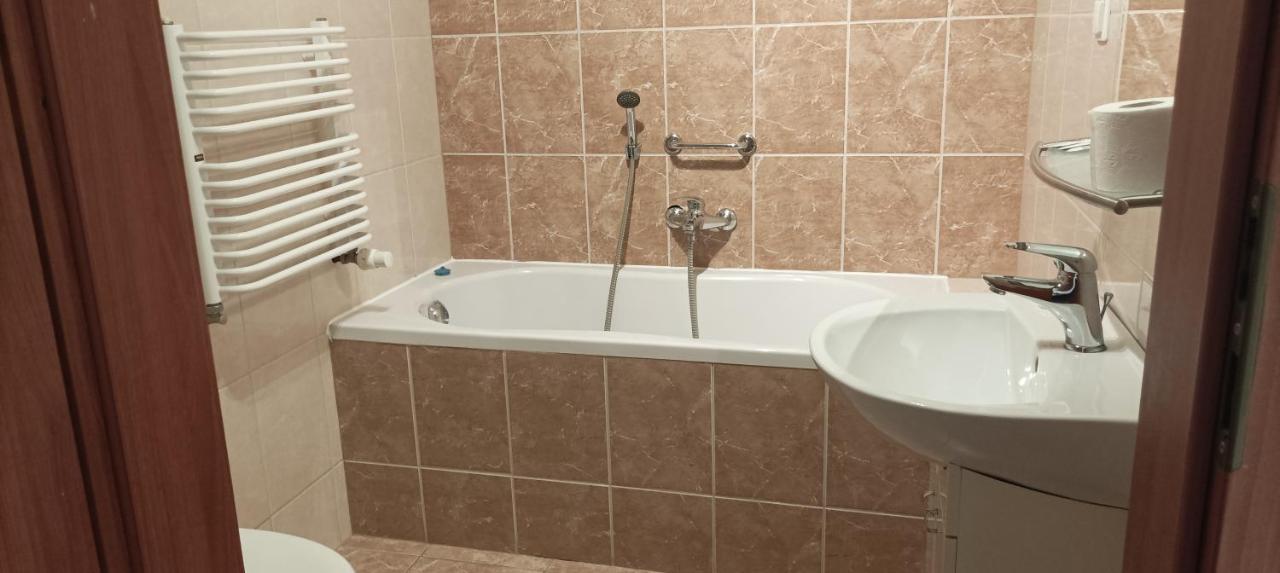 Hotel Przylesie Sierosław Екстериор снимка