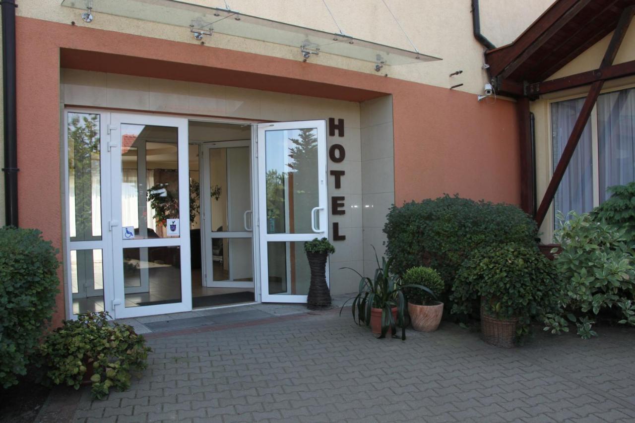 Hotel Przylesie Sierosław Екстериор снимка